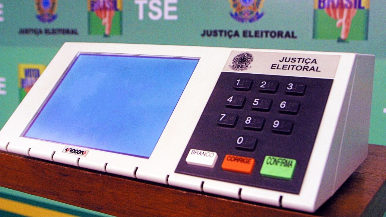 Foto de urna eletrônica