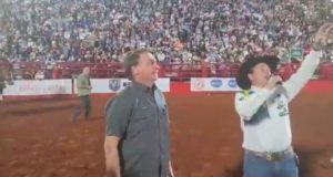 Jair Bolsonaro e Cuiabano Lima em arena de Barretos