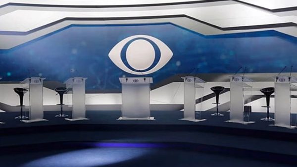 Espaço montado para o debate presidencial da Band
