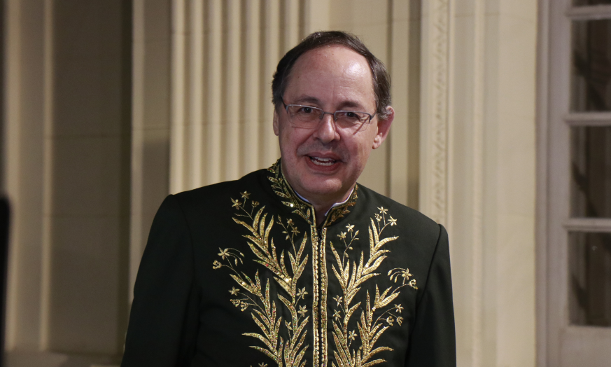 VÍDEO Em posse na ABL, diz que Bolsonaro é