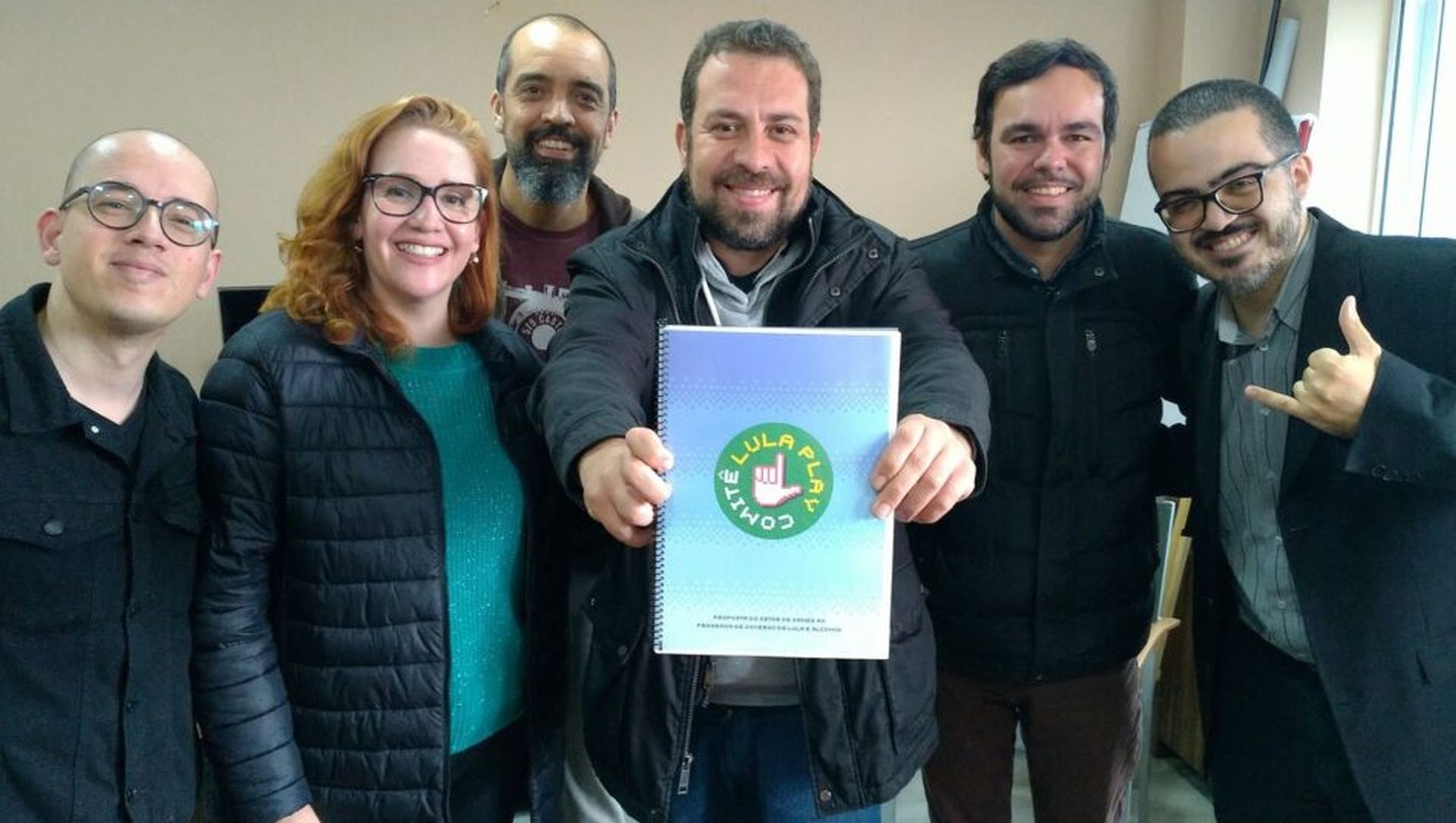 Da esquerda para a direita: Anderson do Patrocínio, Érika Caramello, Allan Richard, Guilherme Boulos, Erick Santos e Pedro Zambarda