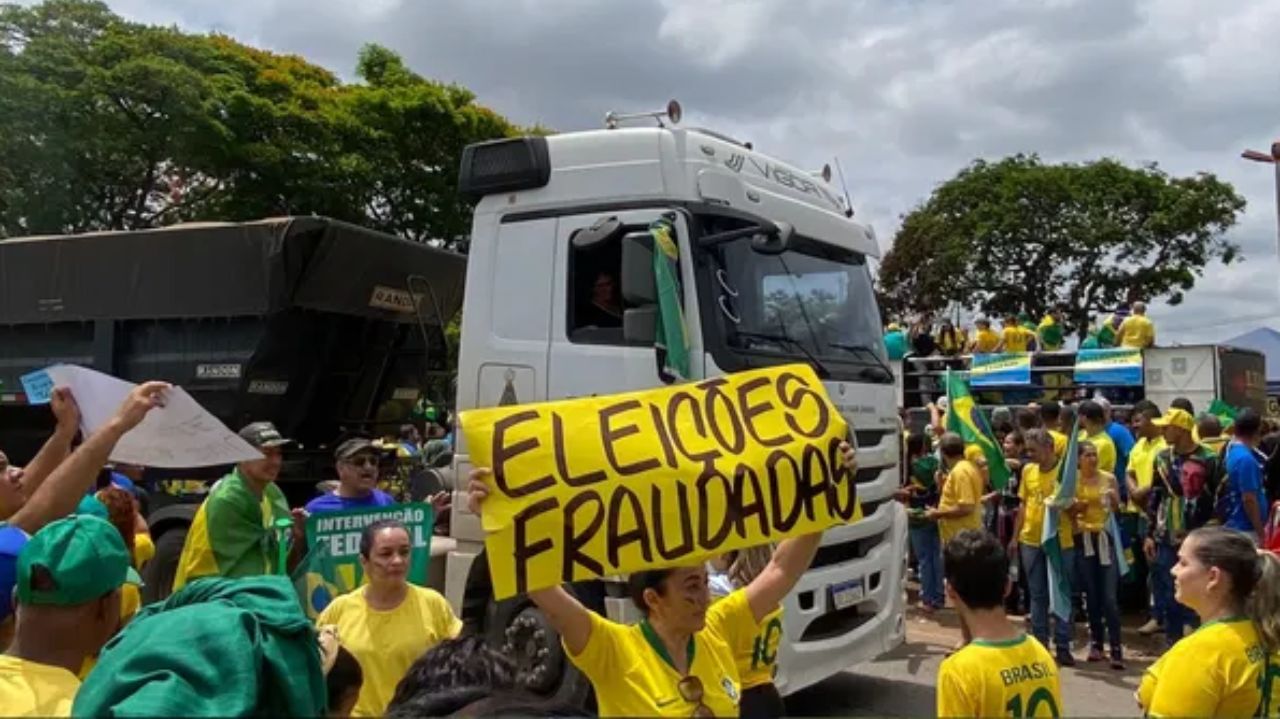 Ato em frente ao quartel militar, no Jardim Guanabara, em Goiânia