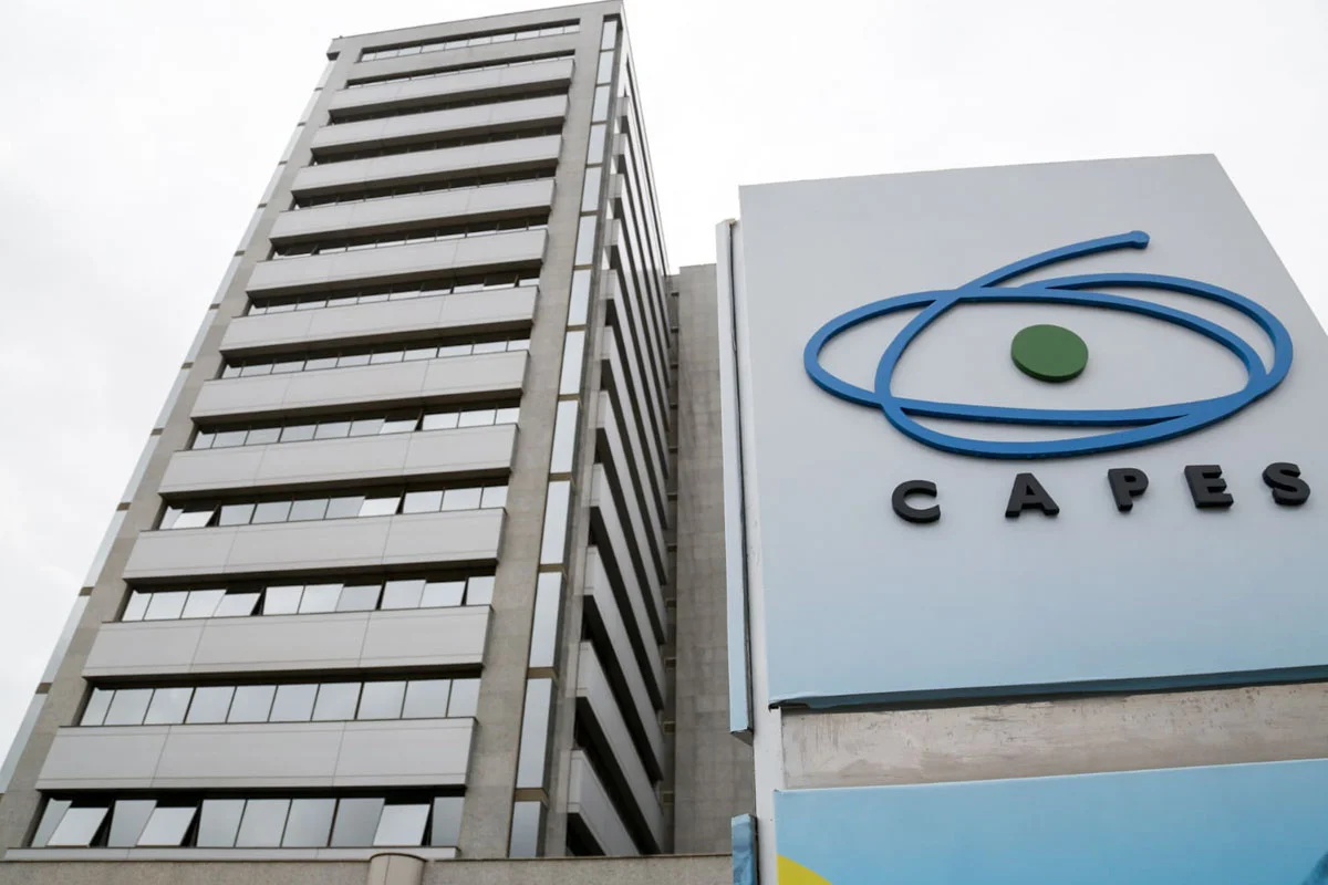 Ed Capes Cortes na educação comprometem 200 mil bolsas da Capes