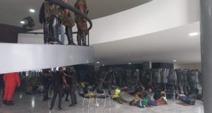 Bolsonaristas sendo detidos