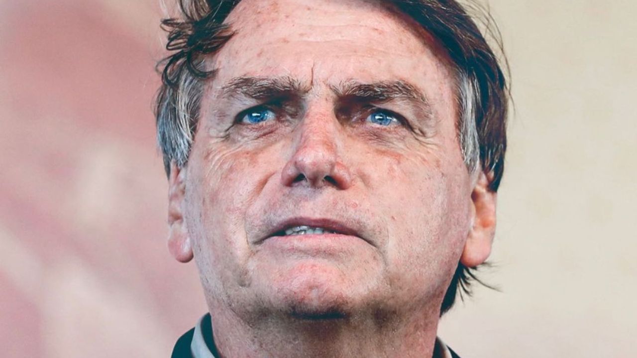 Jair Bolsonaro com expressão de preocupação
