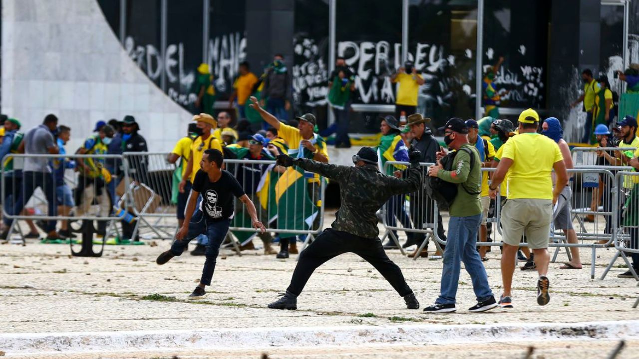 Bolsonaristas depredando Brasília