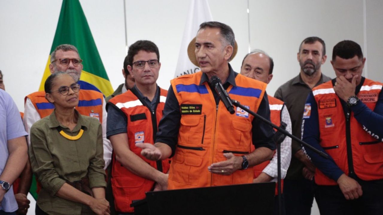 Comitiva do Governo Federal em coletiva no Acre