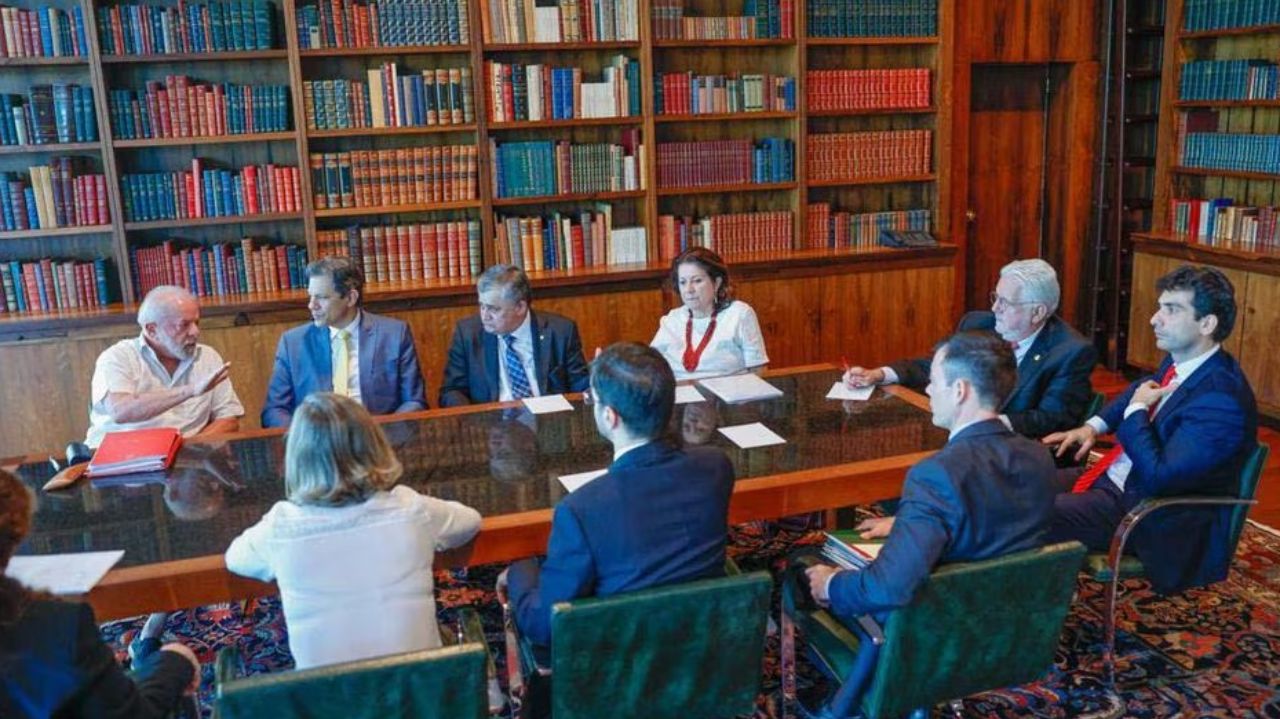 Lula em reunião sobre novo arcabouço fiscal