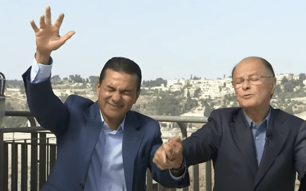 Criador e criatura em encenação em Jerusalém