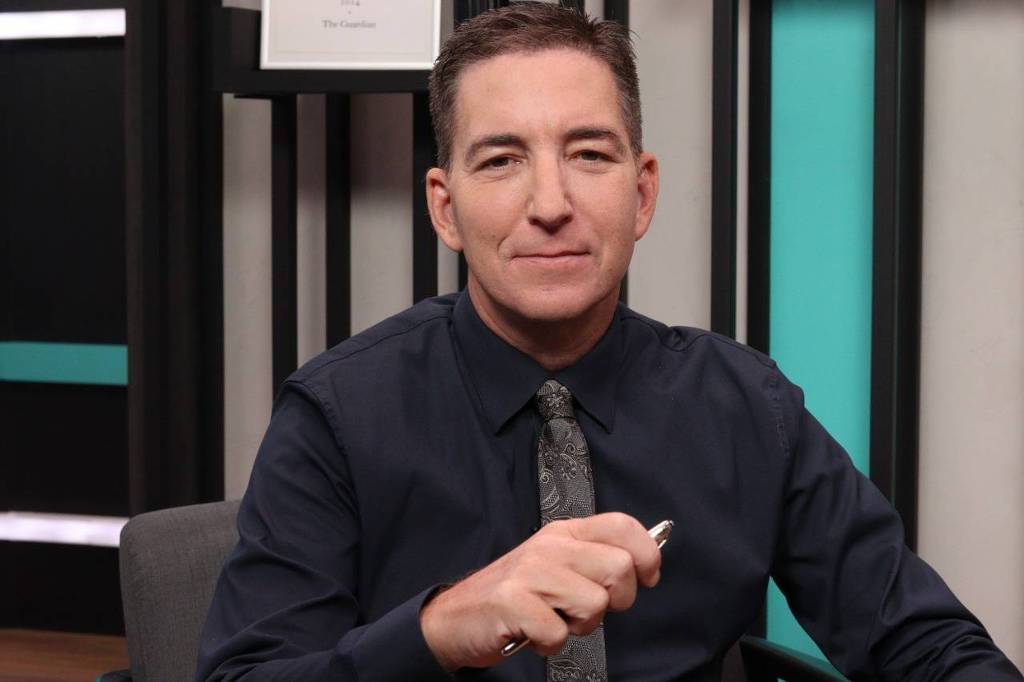 Glenn Greenwald ataca a Chico Pinheiro, acusándolo de pertenecer a la «facción laborista»