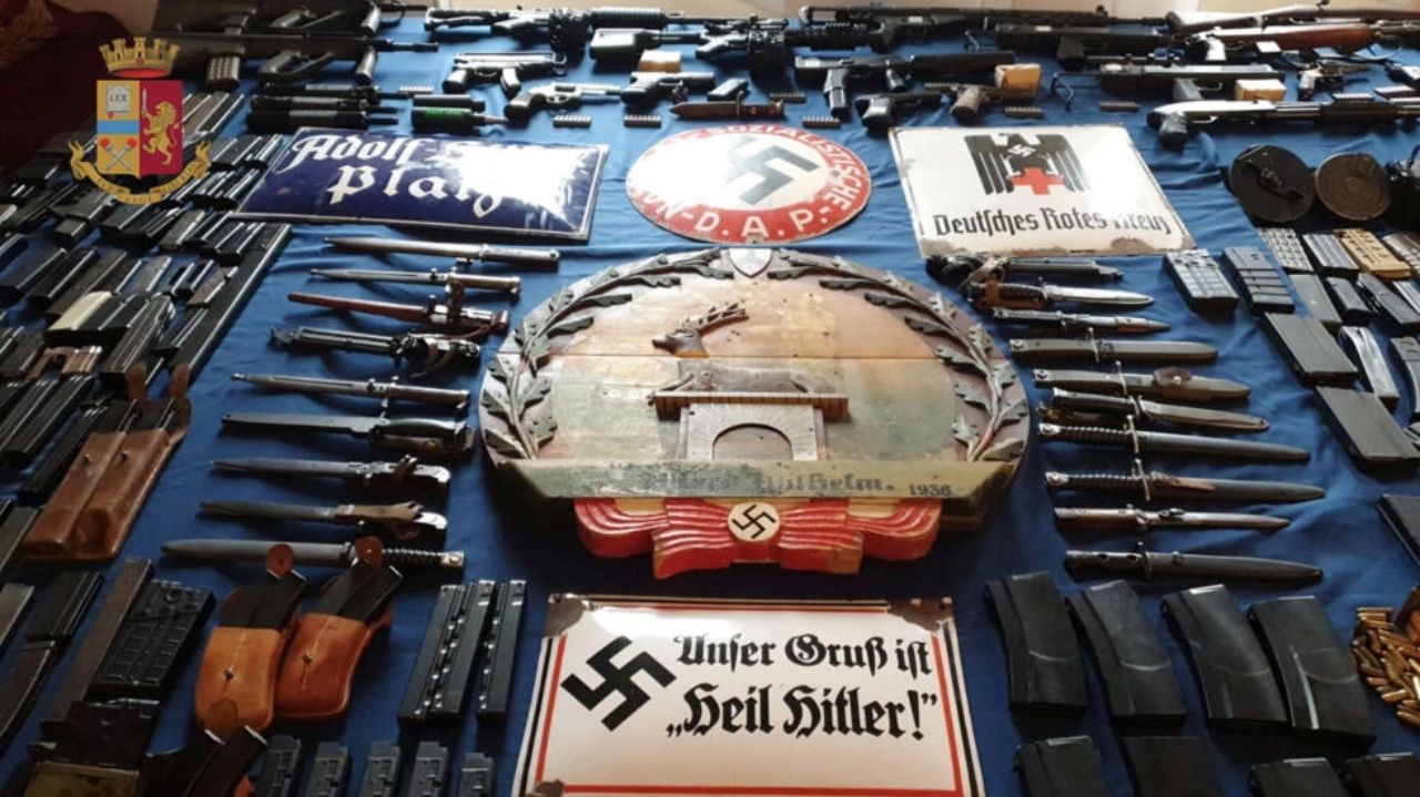 Objetos em apologia ao nazismo. Imagem ilustrativa