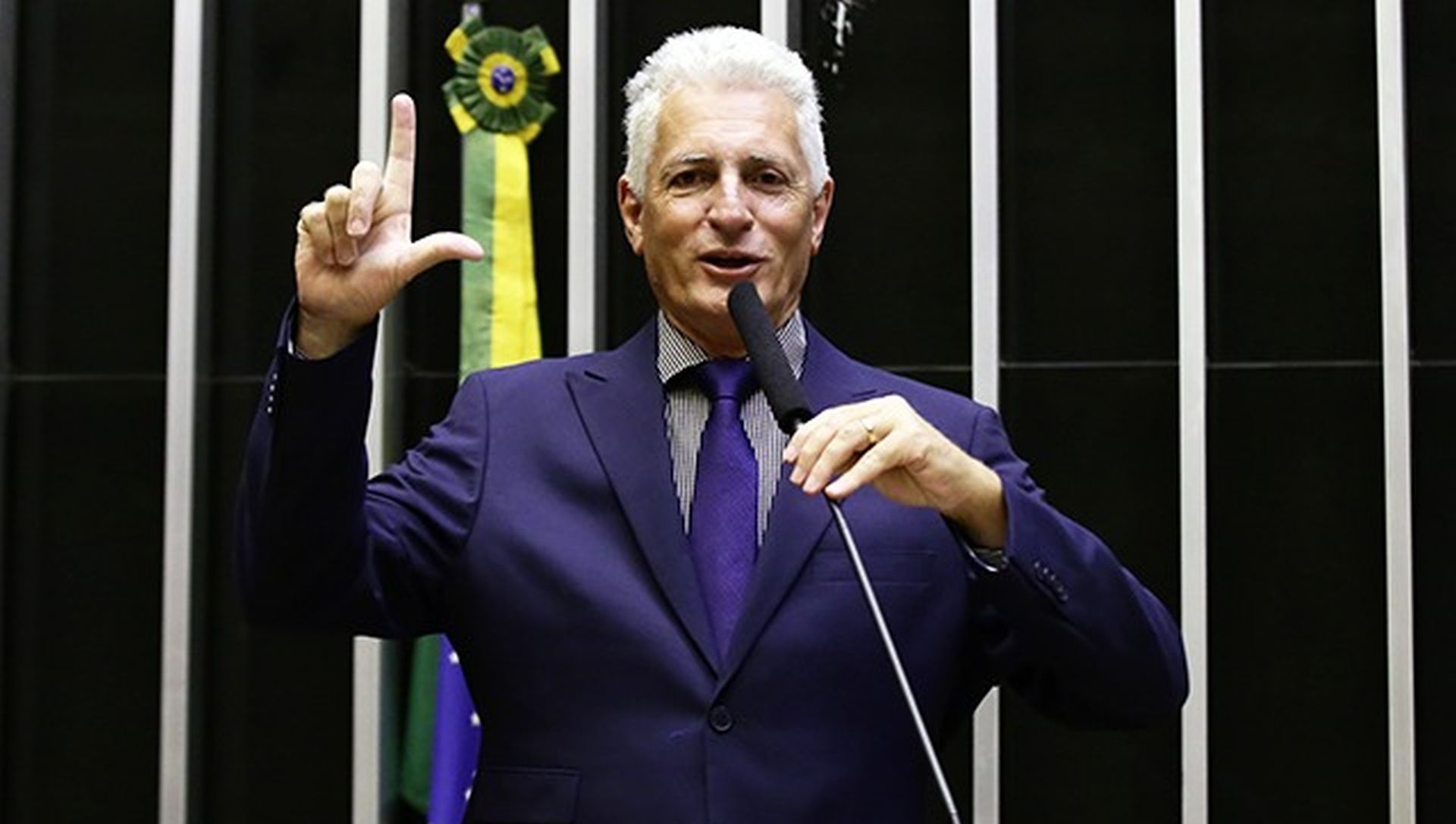 Rogério Correia faz o L