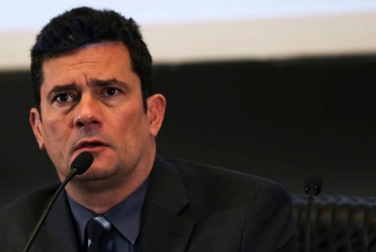 Sergio Moro com expressão de espanto