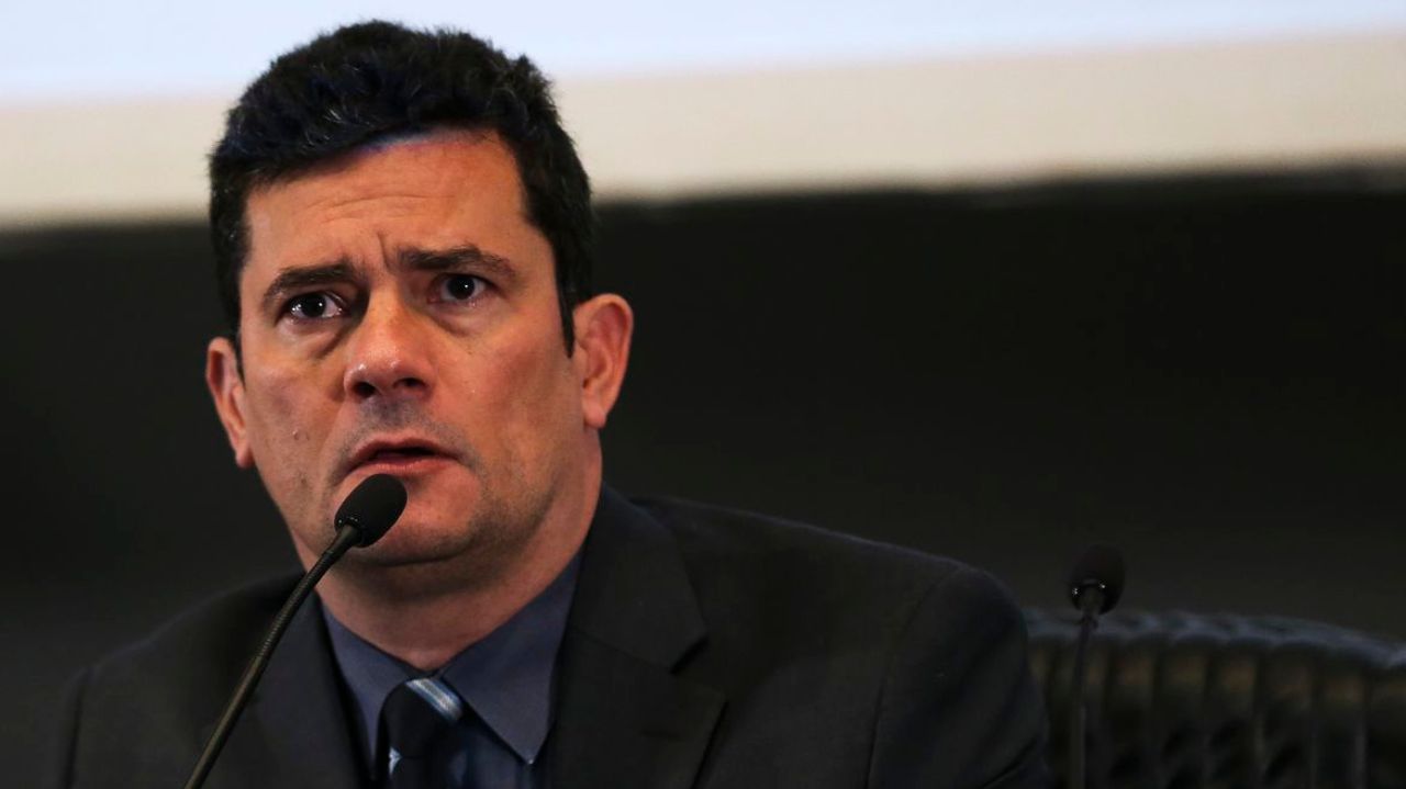 Sergio Moro com expressão de espanto