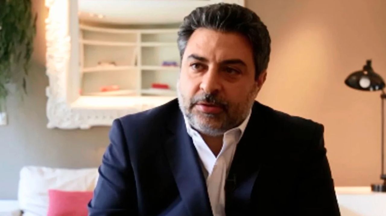 Rodrigo Tacla Duran de paletó escuro e camisa branca, falando