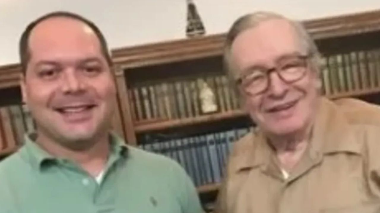 Heitor Freire e Olavo de Carvalho sorrindo lado a lado