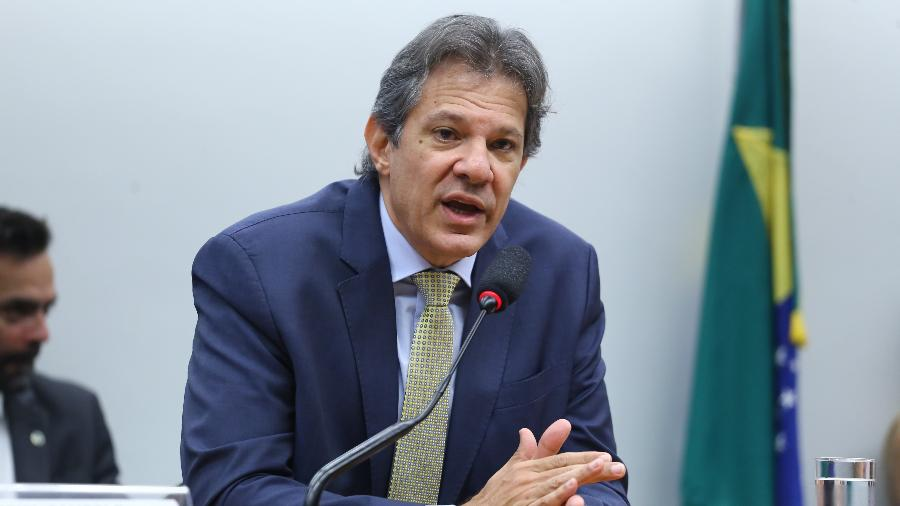 Fernando Haddad falando e gesticulando