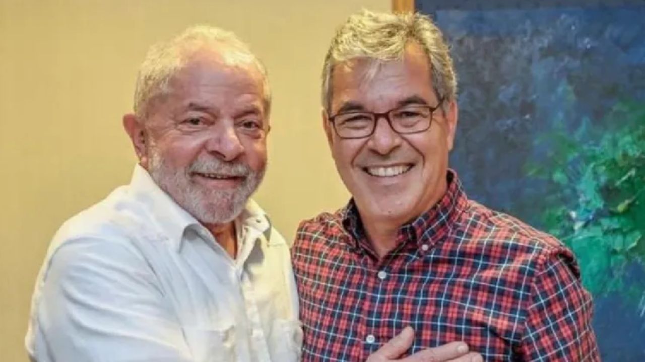 Lula e Jorge Viana sorrindo lado a lado para foto