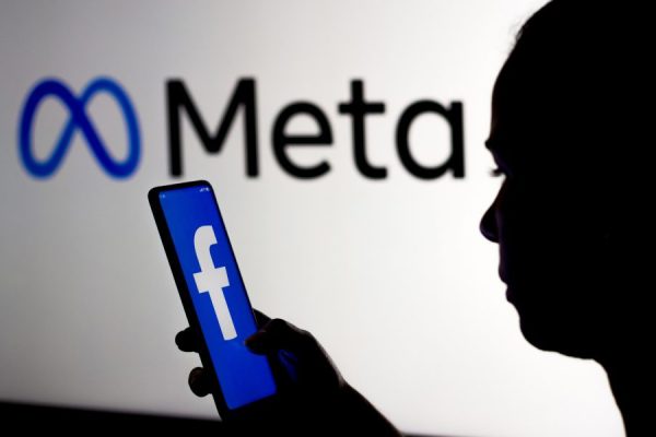 Como os algoritmos moldam o que vemos nas redes e afetam a democracia