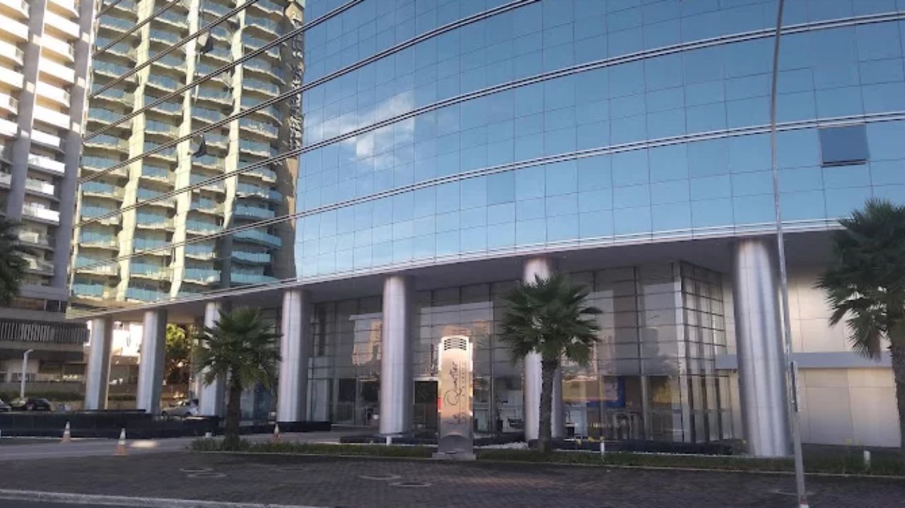 Prédio onde funciona empresa de Arthur Lira Filho