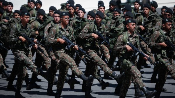 Jornal chinês ataca Exército Brasileiro e diz que é o mais falso