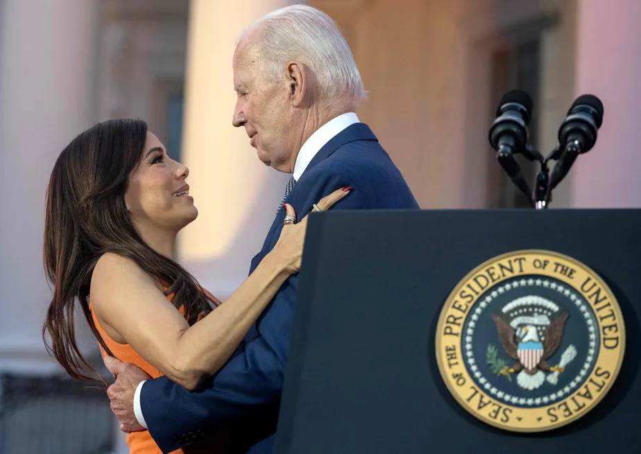 Netizens see the “ridiculous hand” in Biden’s embrace of actress Eva Longoria