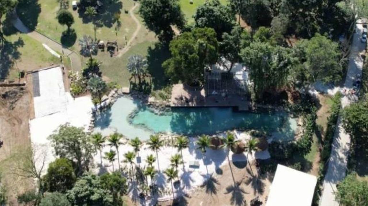 Vista aérea de lago artificial da casa de Neymar em Mangaratiba