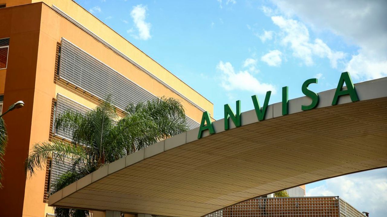 Fachada de prédio da Anvisa