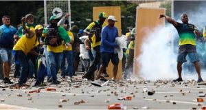 Manifestantes em Brasília no 8 de janeiro