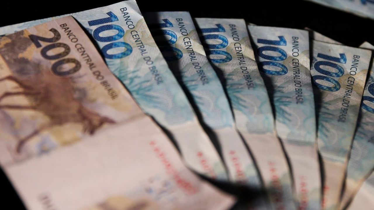 Notas de R$ 100 e R$ 200