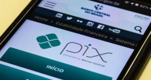 Tela de celular com símbolo do pix