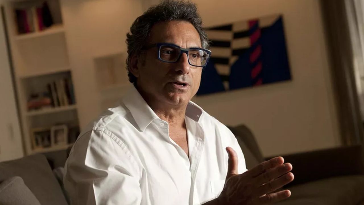 Meyer Nigri falando e gesticulando