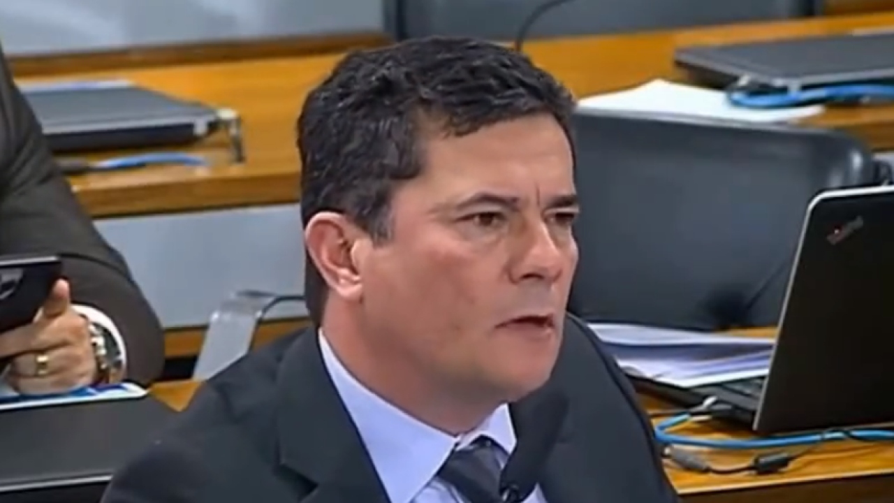 Sergio Moro Questions and Leaves Depoente G Dias Nervous in CPMI of 8/1 —  Eightify