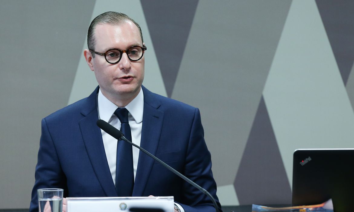 Cristiano Zanin com óculos