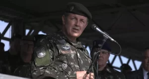 General Tomás Miguel Miné Ribeiro Paiva, durante evento no QGI (Quartel-General Integrado)… - Veja mais em https://noticias.uol.com.br/politica/ultimas-noticias/2023/09/22/general-tomas-diz-que-tropas-da-marinha-para-golpe-seria-aventura-maluca.htm?cmpid=copiaecola