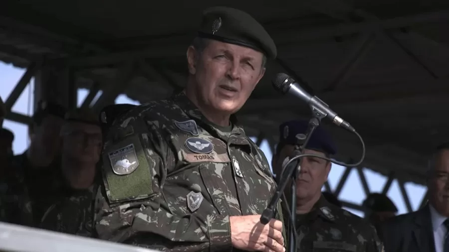 General Tomás Miguel Miné Ribeiro Paiva, durante evento no QGI (Quartel-General Integrado)… - Veja mais em https://noticias.uol.com.br/politica/ultimas-noticias/2023/09/22/general-tomas-diz-que-tropas-da-marinha-para-golpe-seria-aventura-maluca.htm?cmpid=copiaecola