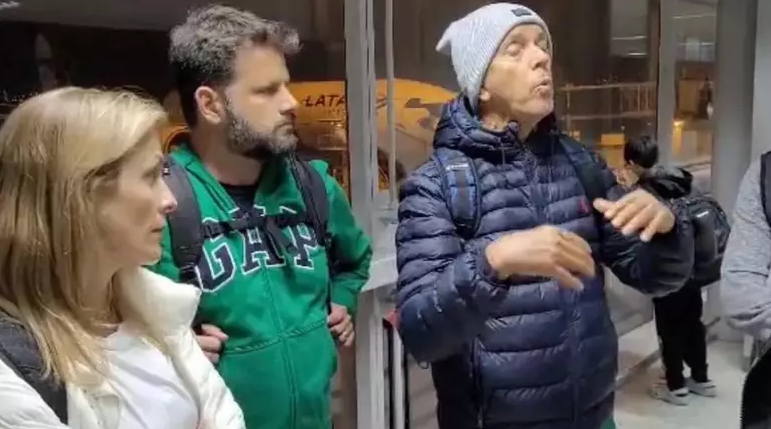 Andreia Mantovani, Alex Zanatta e Roberto Mantovani Filho no aeroporto de Roma