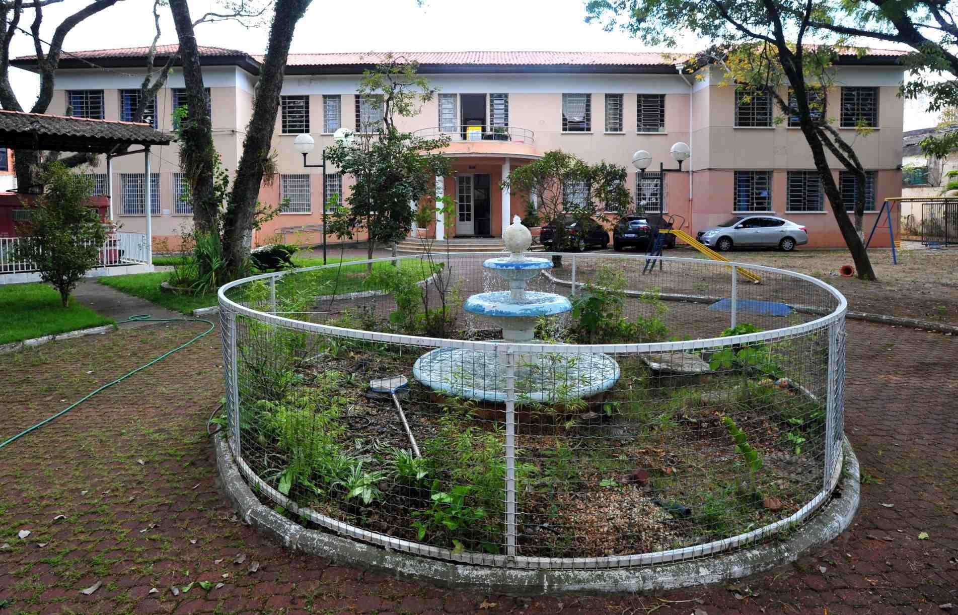 Escola Municipal Matheus Maylasky, que atualmente quase 800 alunos.