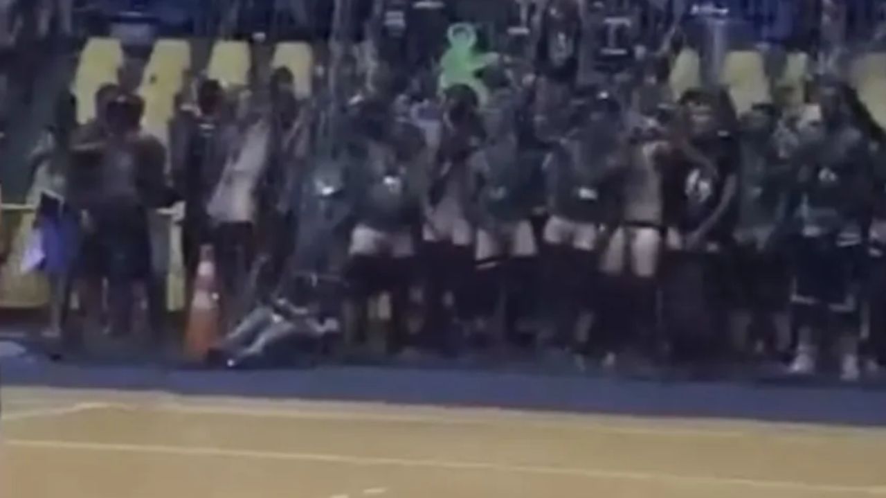 Masturbação coletiva durante jogo de vôlei