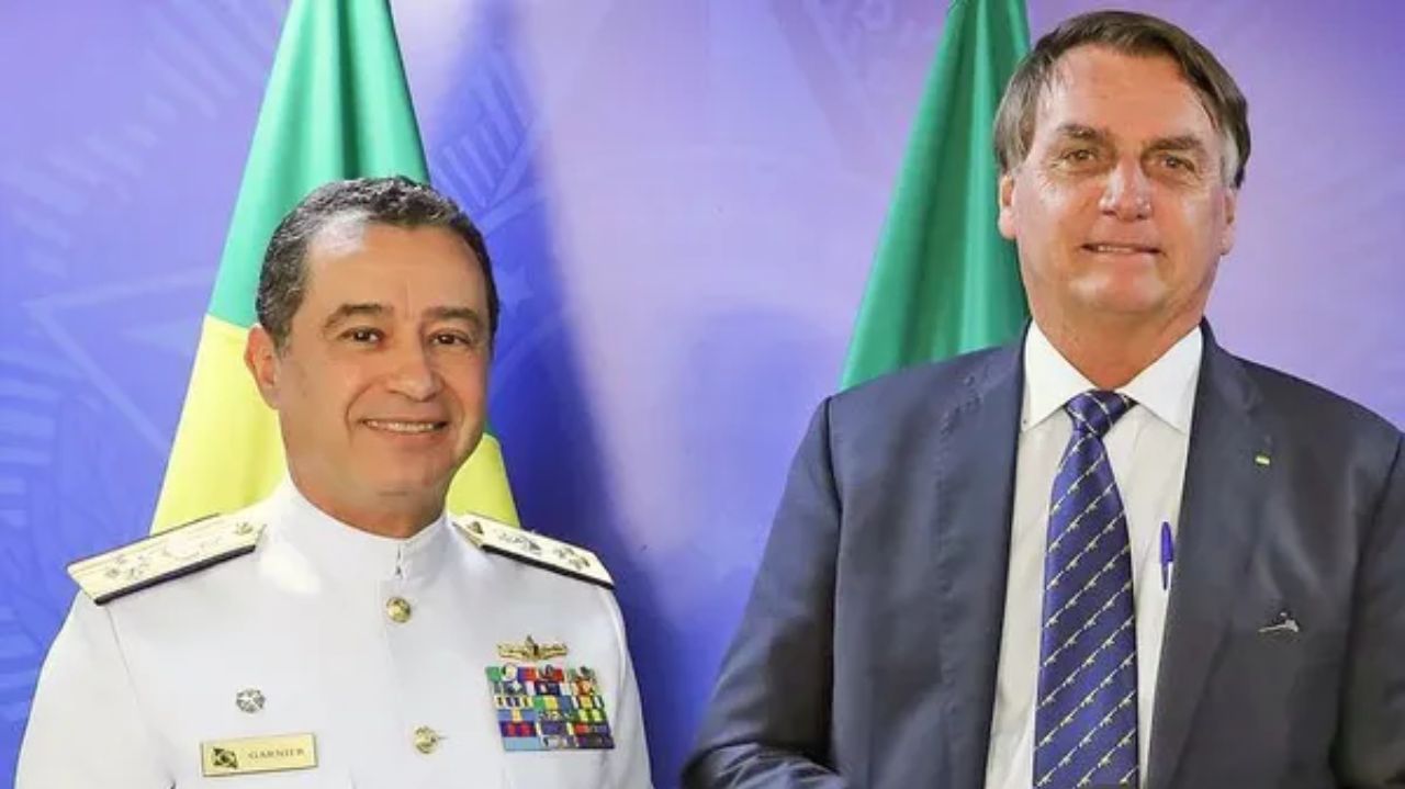 Almir Garnier posando para foto ao lado de Jair Bolsonaro