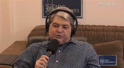 Datena durante condução de programa na rádio Bandeirantes.