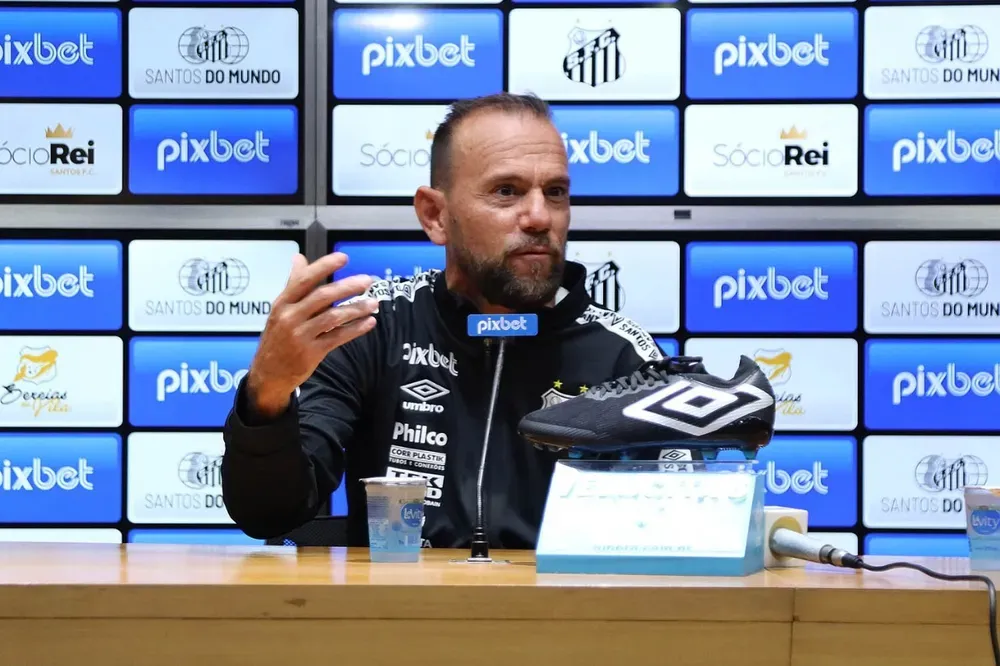 Kleiton Lima foi demitido pelo Santos — Foto: Pedro Ernesto Guerra Azevedo/Santos FC