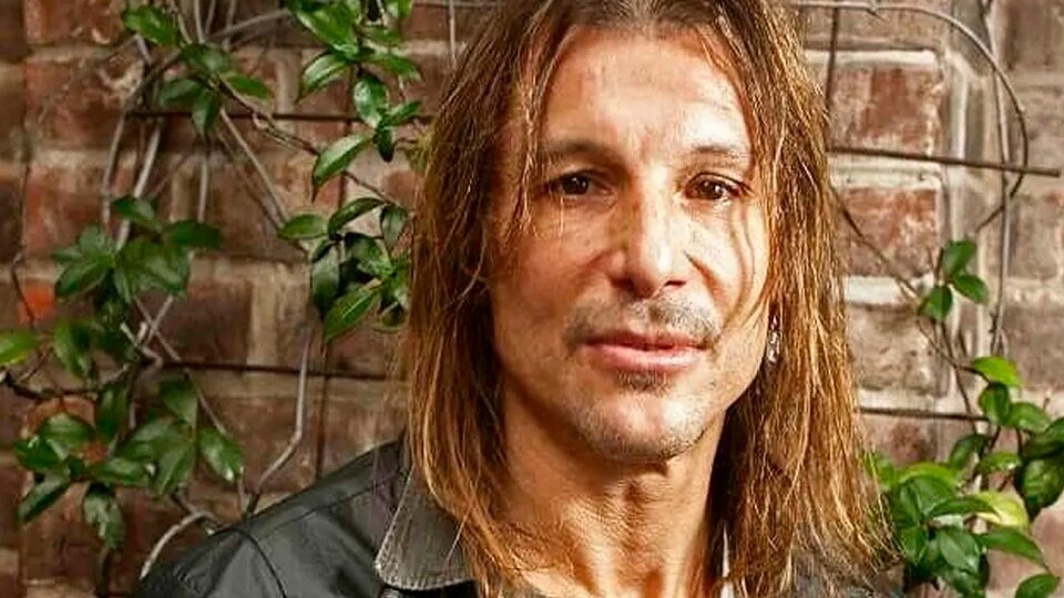 Claudio Caniggia falando com expressão confusa