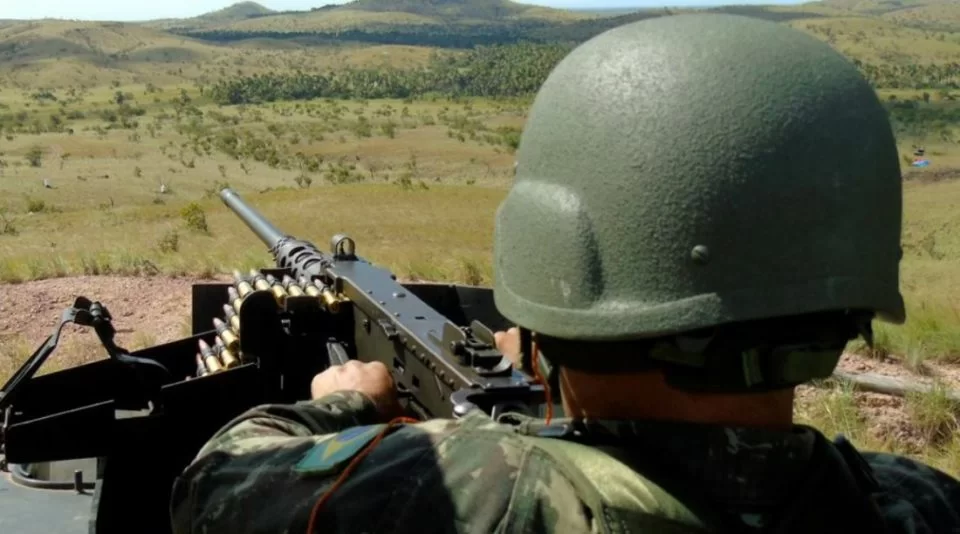 Exército mira civis após quebrar sigilo de militares envolvidos em furto de  metralhadoras