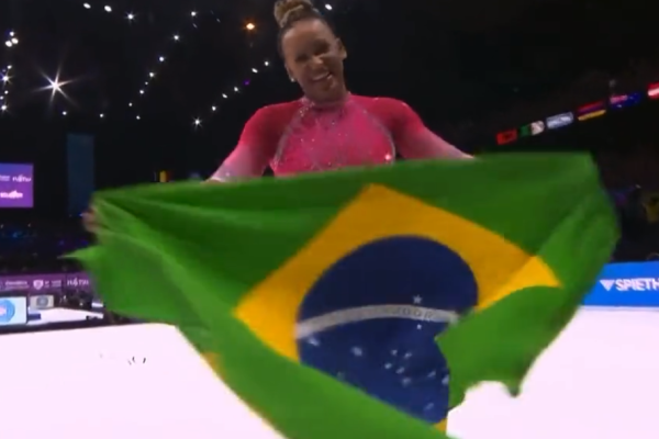 VÍDEO: Rebeca Andrade supera Simone Biles e é ouro no mundial de ginástica artística