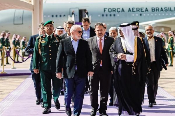 Agenda pelo Oriente Médio: Lula se reúne com empresários sauditas nesta quarta