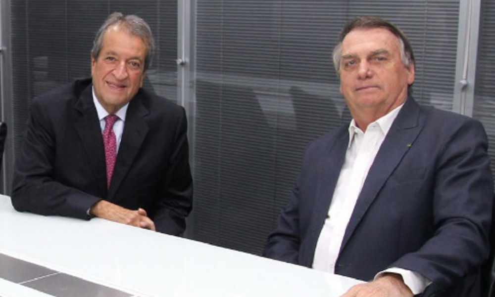 Valdemar Costa Neto e Jair Bolsonaro sentados lado a lado