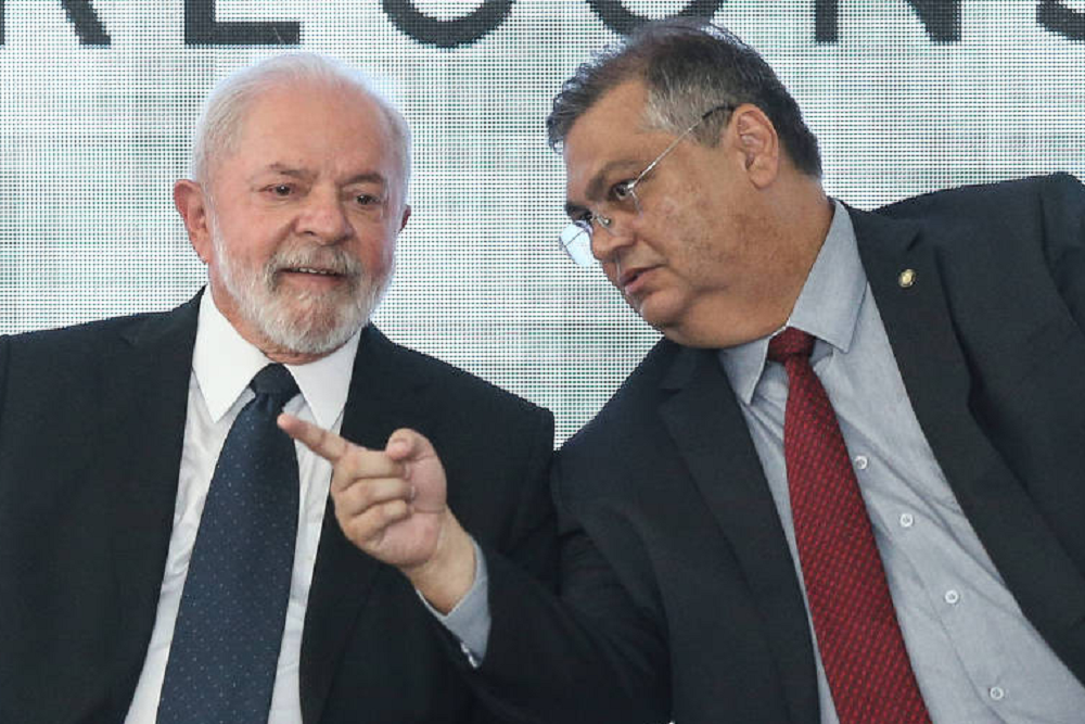 Lula e Flávio Dino conversando