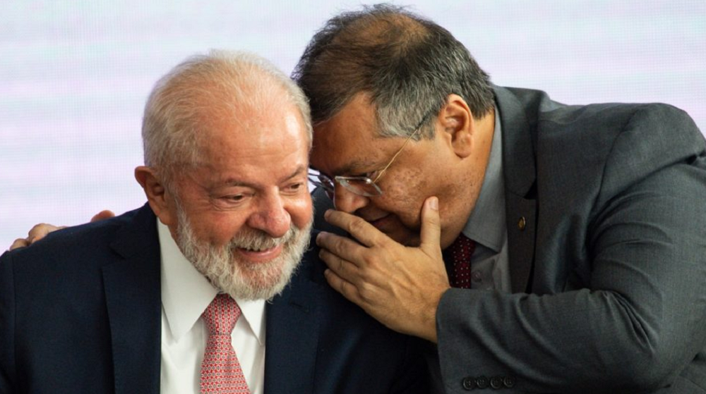 Flávio Dino e Lula conversando ao pé do ouvido