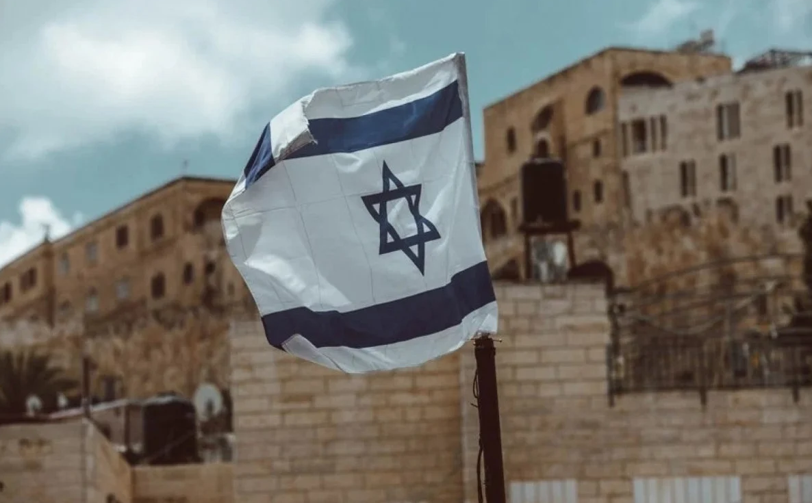Bandeira de Israel ao vento